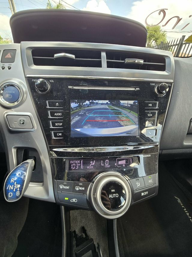 2017 Toyota Prius v  - 23070172 - 3