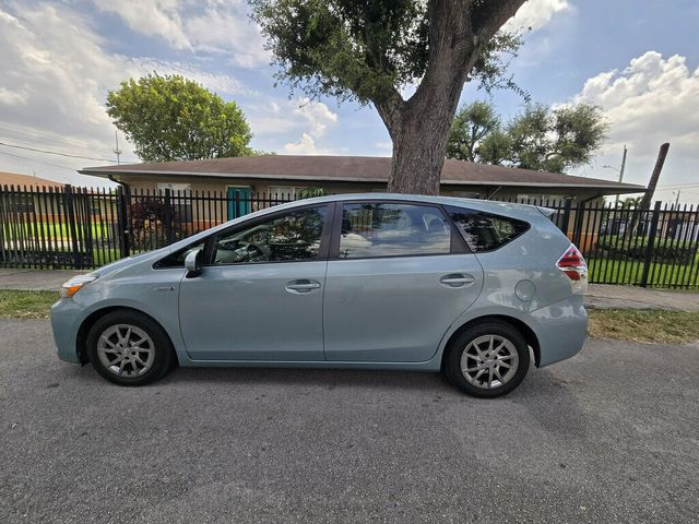 2017 Toyota Prius v  - 23070172 - 7