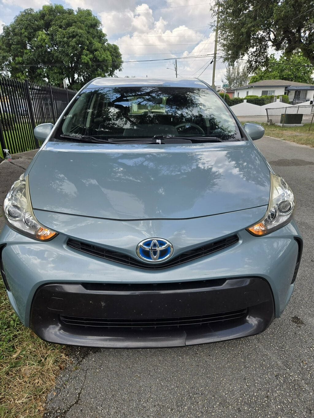 2017 Toyota Prius v  - 23070172 - 8