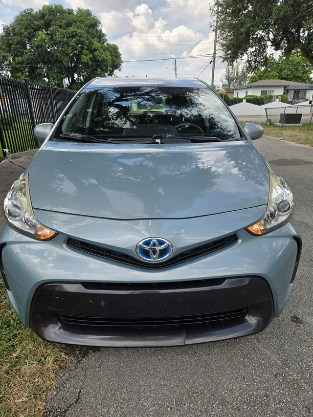 2017 Toyota Prius v  - 23070172 - 8
