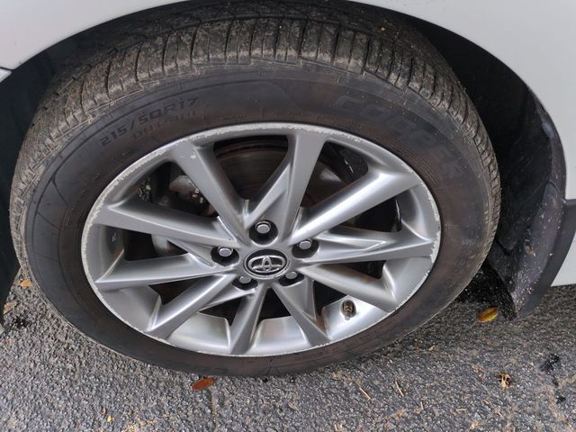 2017 Toyota Prius v  - 22949210 - 9