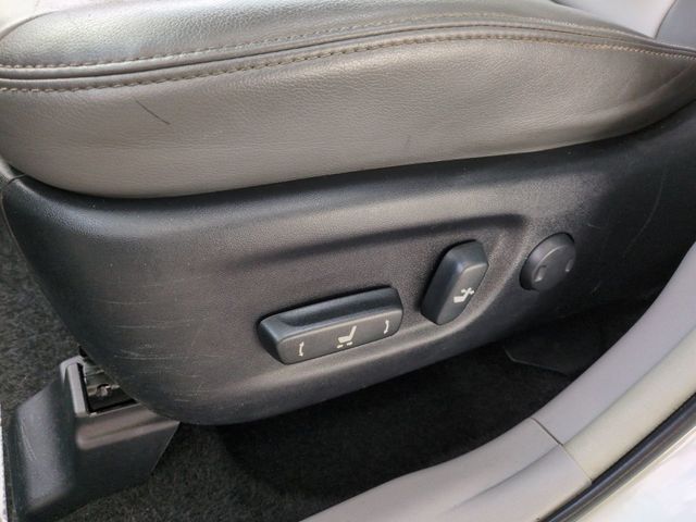 2017 Toyota Prius v  - 22949210 - 12