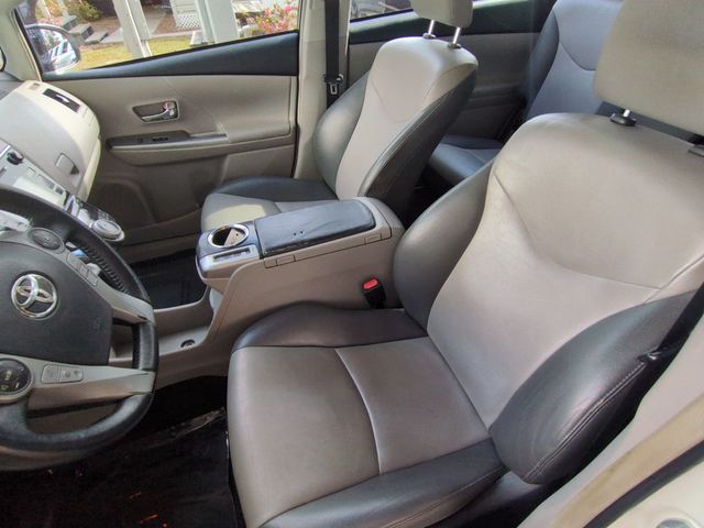 2017 Toyota Prius v  - 22949210 - 13