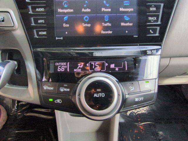 2017 Toyota Prius v  - 22949210 - 18