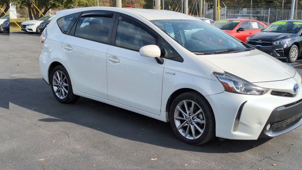 2017 Toyota Prius V Base photo 2