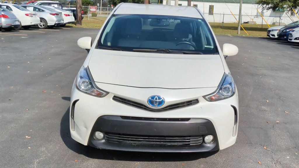 2017 Toyota Prius V Base photo 3