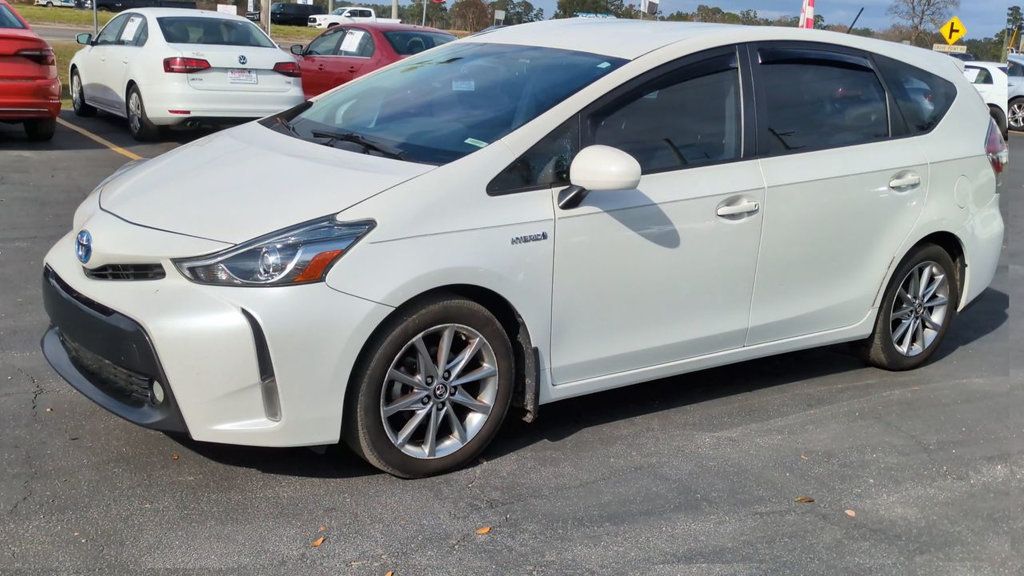 2017 Toyota Prius V Base photo 4