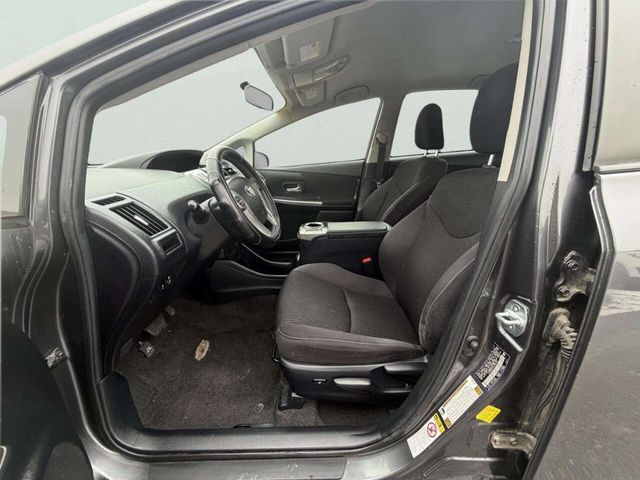 2017 Toyota Prius v Five - 22967027 - 14