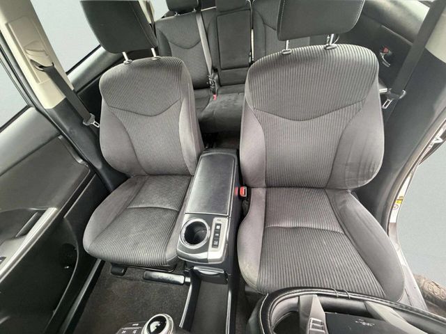 2017 Toyota Prius v Five - 22967027 - 15