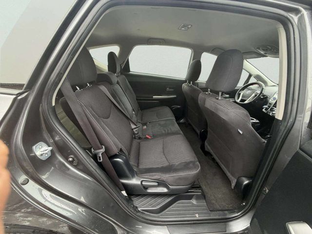 2017 Toyota Prius v Five - 22967027 - 23