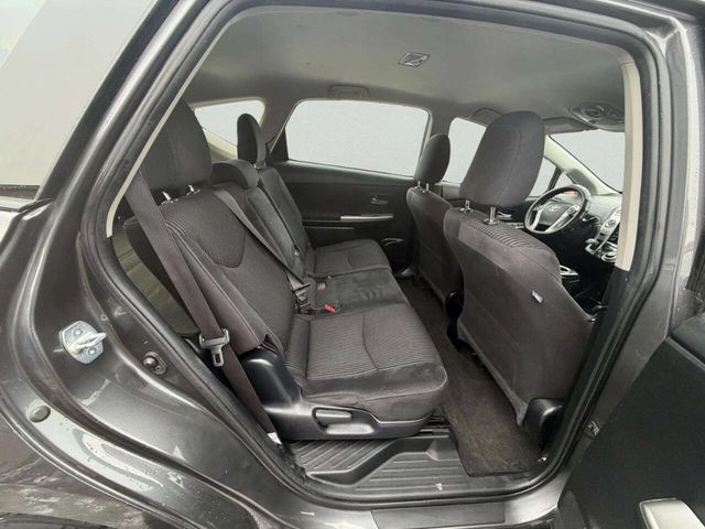 2017 Toyota Prius v Five - 22967027 - 24