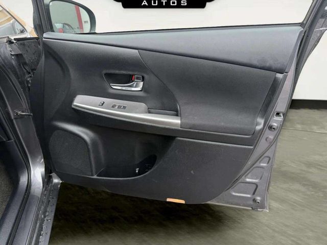 2017 Toyota Prius v Five - 22967027 - 26