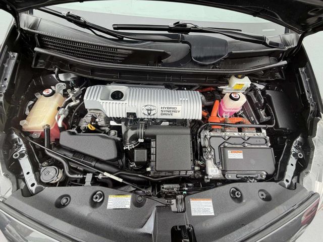 2017 Toyota Prius v Five - 22967027 - 28