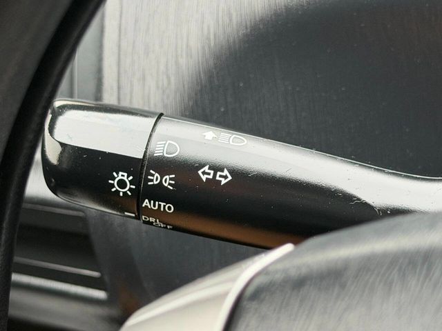 2017 Toyota Prius v Five - 22967027 - 35