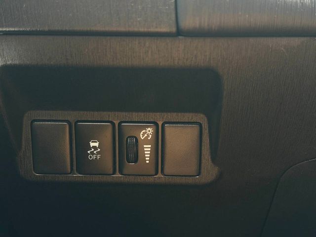 2017 Toyota Prius v Five - 22967027 - 37