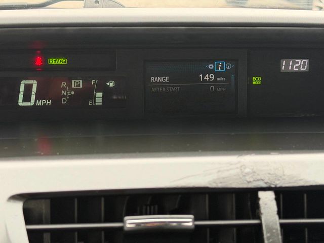 2017 Toyota Prius v Five - 22967027 - 39