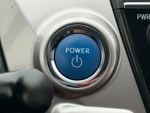 2017 Toyota Prius v Five - 22967027 - 42