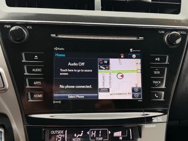 2017 Toyota Prius v Five - 22967027 - 43