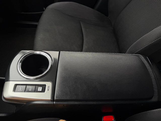 2017 Toyota Prius v Five - 22967027 - 48