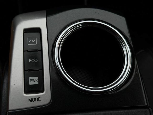 2017 Toyota Prius v Five - 22967027 - 49