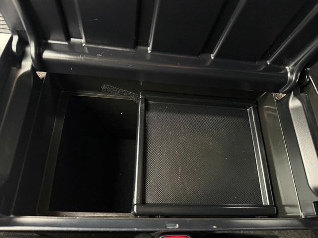 2017 Toyota Prius v Five - 22967027 - 50