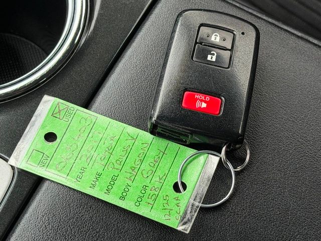 2017 Toyota Prius v Five - 22967027 - 51