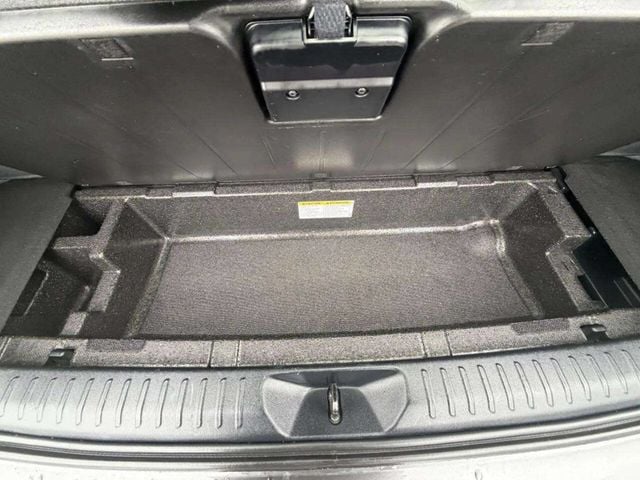 2017 Toyota Prius v Five - 22967027 - 7