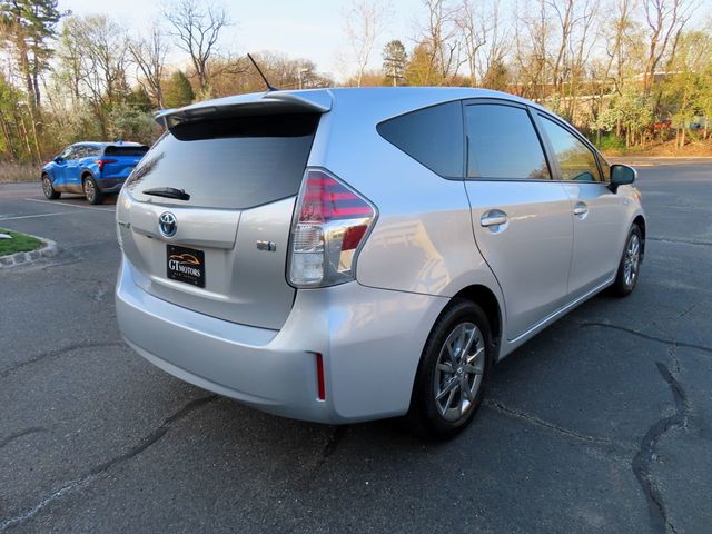 2017 Toyota Prius v Two - 23013157 - 9