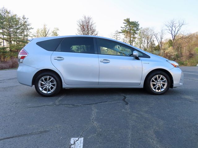 2017 Toyota Prius v Two - 23013157 - 10