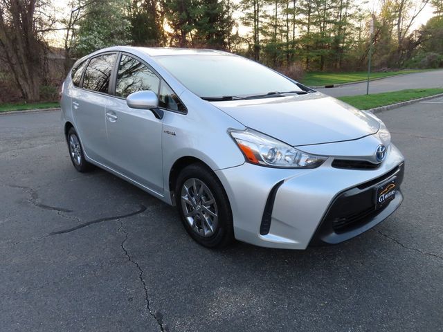 2017 Toyota Prius v Two - 23013157 - 13