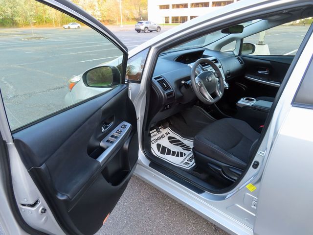 2017 Toyota Prius v Two - 23013157 - 14