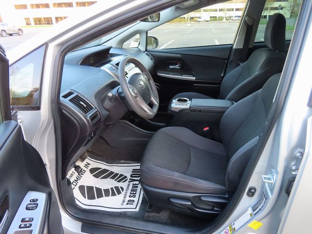 2017 Toyota Prius v Two - 23013157 - 15