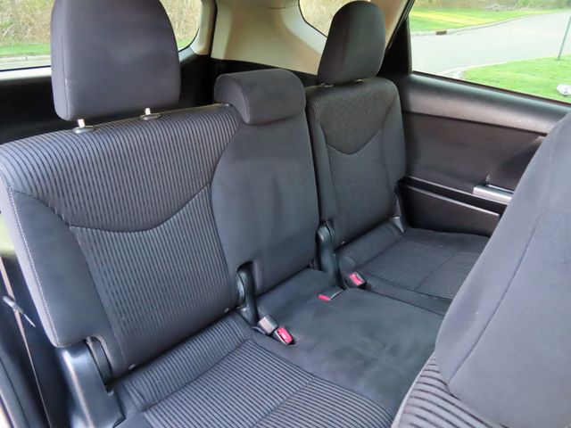 2017 Toyota Prius v Two - 23013157 - 22