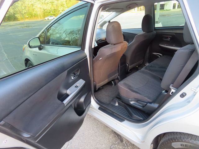 2017 Toyota Prius v Two - 23013157 - 23