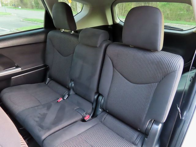 2017 Toyota Prius v Two - 23013157 - 25