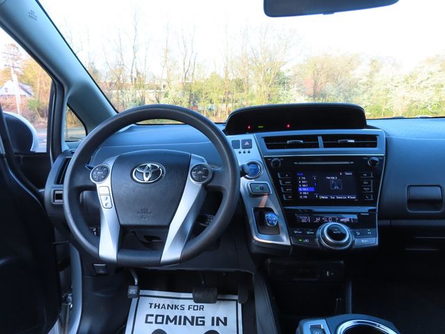 2017 Toyota Prius v Two - 23013157 - 27