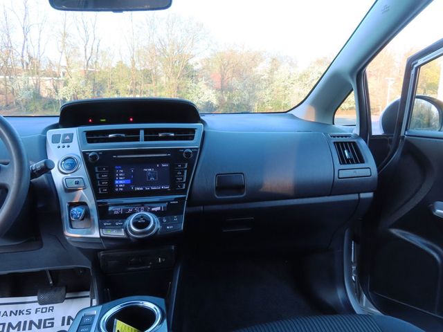 2017 Toyota Prius v Two - 23013157 - 28