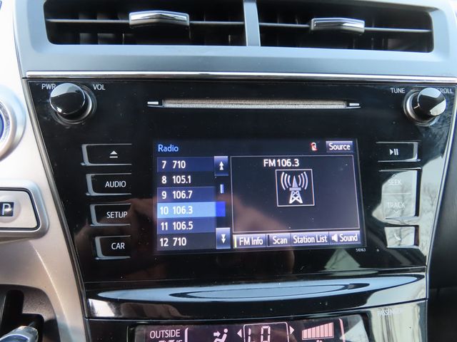 2017 Toyota Prius v Two - 23013157 - 30