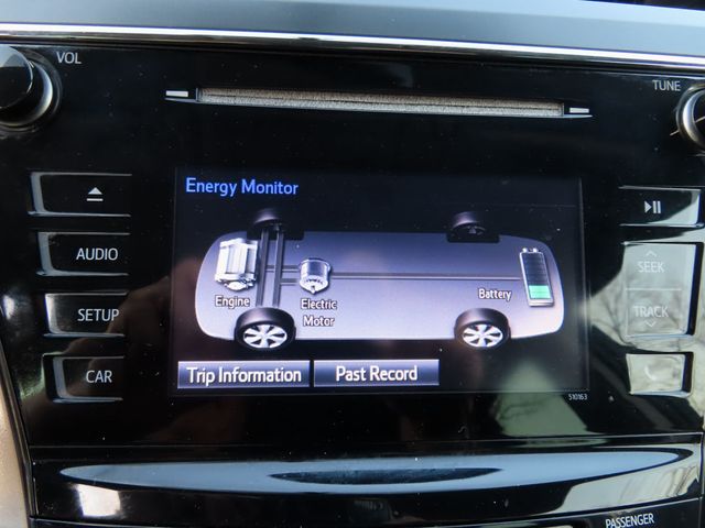 2017 Toyota Prius v Two - 23013157 - 31