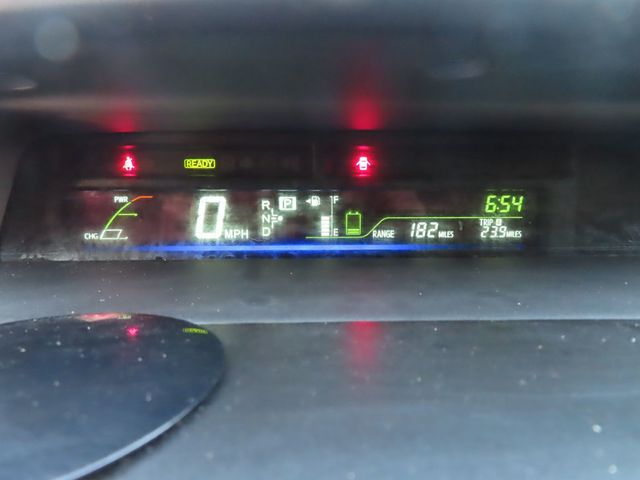 2017 Toyota Prius v Two - 23013157 - 35