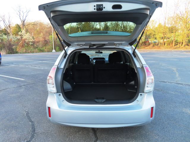 2017 Toyota Prius v Two - 23013157 - 38