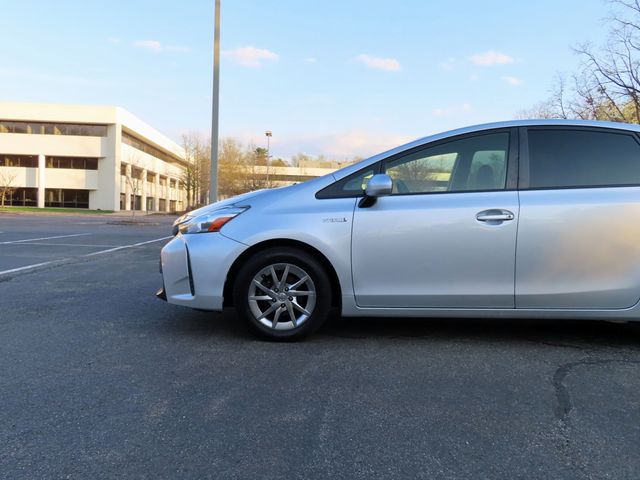 2017 Toyota Prius v Two - 23013157 - 5