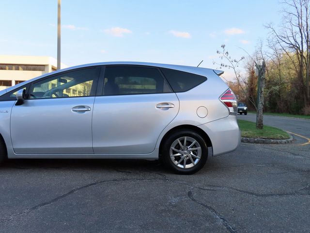 2017 Toyota Prius v Two - 23013157 - 6