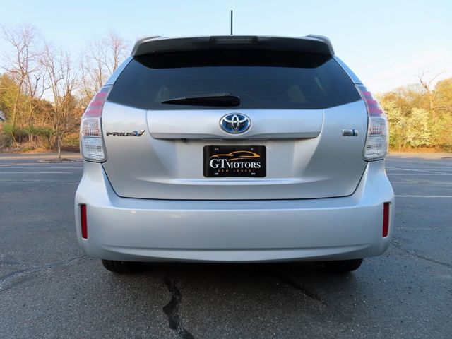 2017 Toyota Prius v Two - 23013157 - 8