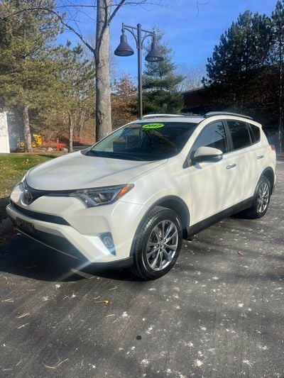 2017 Toyota RAV4 - JTMDFREV4HD220612