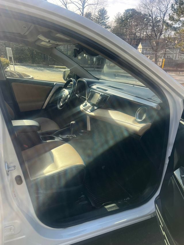 2017 Toyota RAV4  - 22956536 - 9