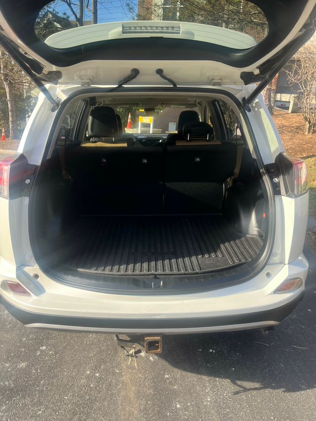 2017 Toyota RAV4  - 22956536 - 6