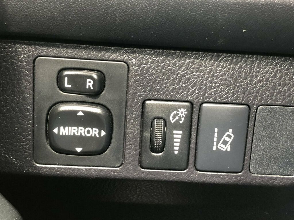2017 Toyota RAV4 LE AWD - 23081680 - 12