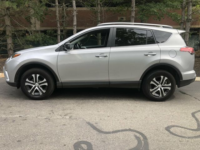 2017 Toyota RAV4 LE AWD - 23081680 - 4