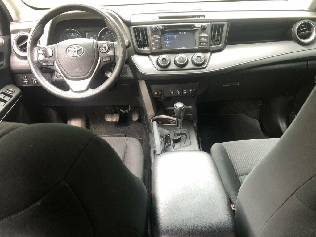 2017 Toyota RAV4 LE AWD - 23081680 - 7